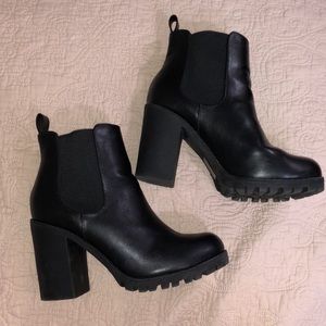 Black Chelsea Style Ankle Boots w/ Chunky Heel